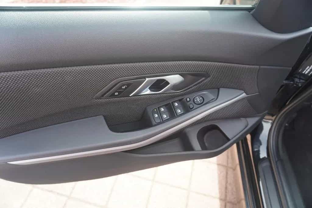 BMW 320 i Advantage LED Navi Digitales Cockpit PDC 06/2020-photo-16
