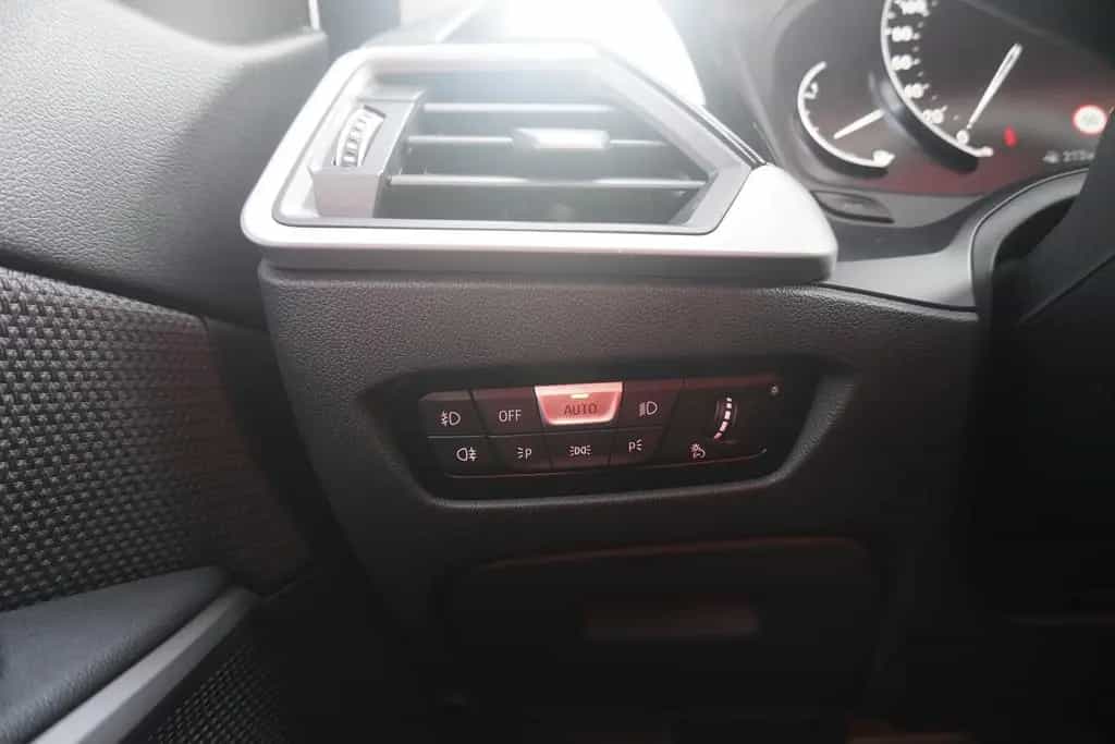 BMW 320 i Advantage LED Navi Digitales Cockpit PDC 06/2020-photo-17