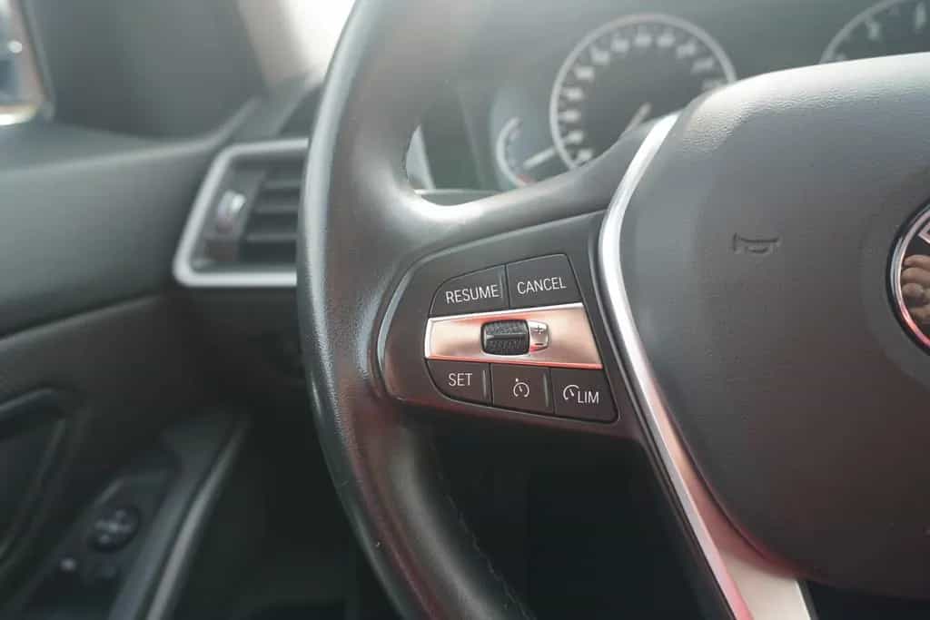 BMW 320 i Advantage LED Navi Digitales Cockpit PDC 06/2020-photo-18