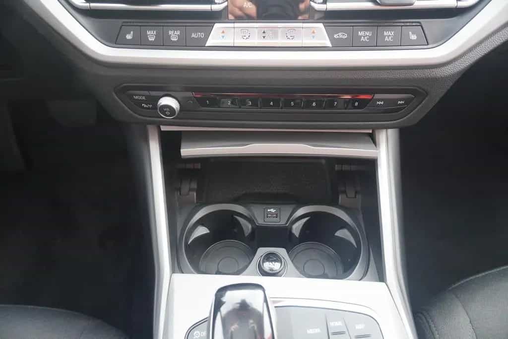 BMW 320 i Advantage LED Navi Digitales Cockpit PDC 06/2020-photo-22