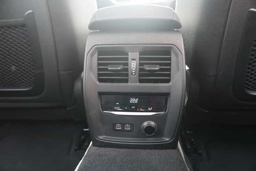 BMW 320 i Advantage LED Navi Digitales Cockpit PDC 06/2020-photo-24