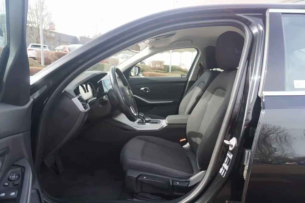 BMW 320 i Advantage LED Navi Digitales Cockpit PDC 06/2020-photo-25