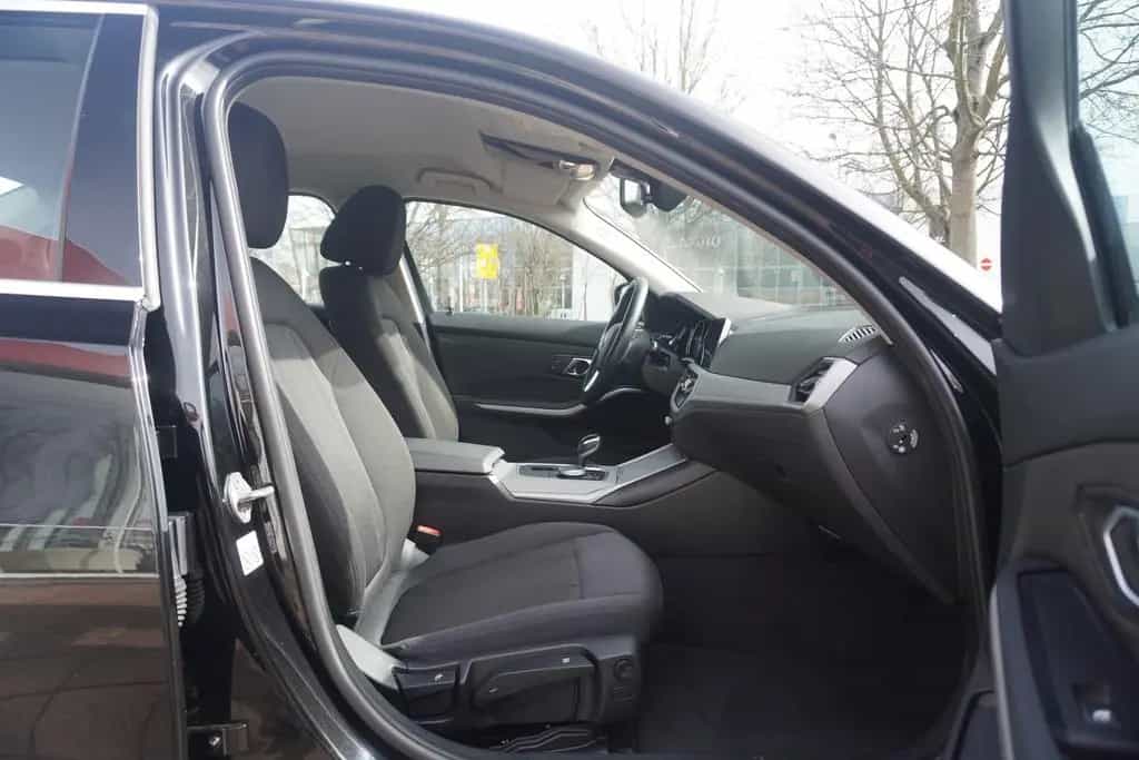 BMW 320 i Advantage LED Navi Digitales Cockpit PDC 06/2020-photo-26