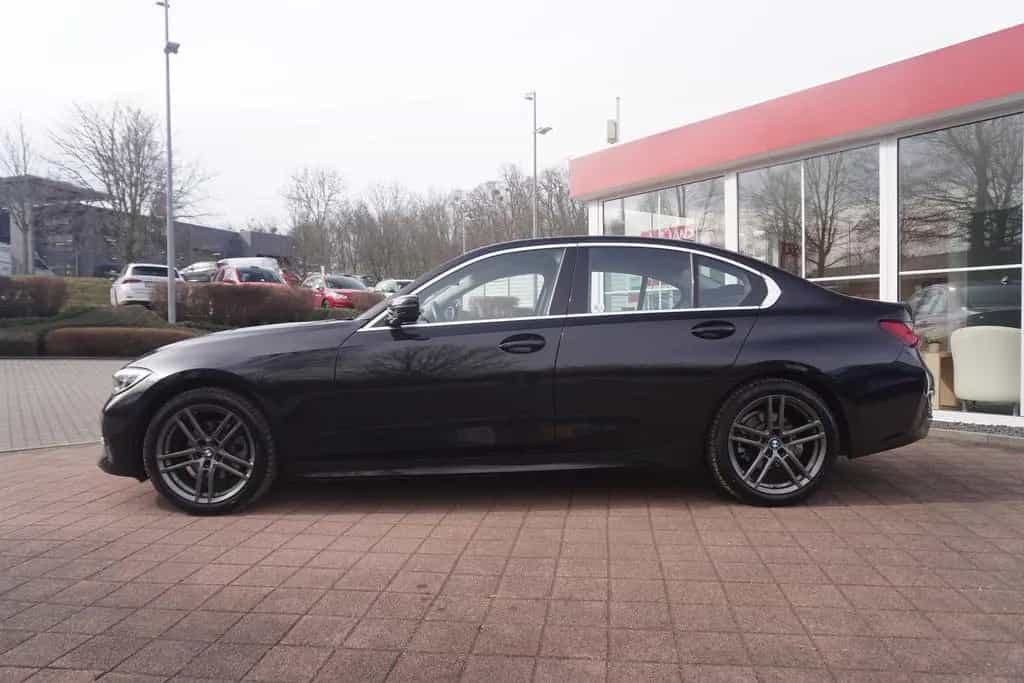 BMW 320 i Advantage LED Navi Digitales Cockpit PDC 06/2020-photo-6