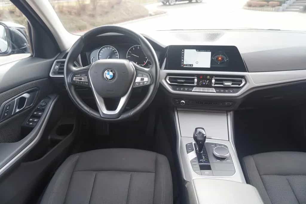BMW 320 i Advantage LED Navi Digitales Cockpit PDC 06/2020-photo-9