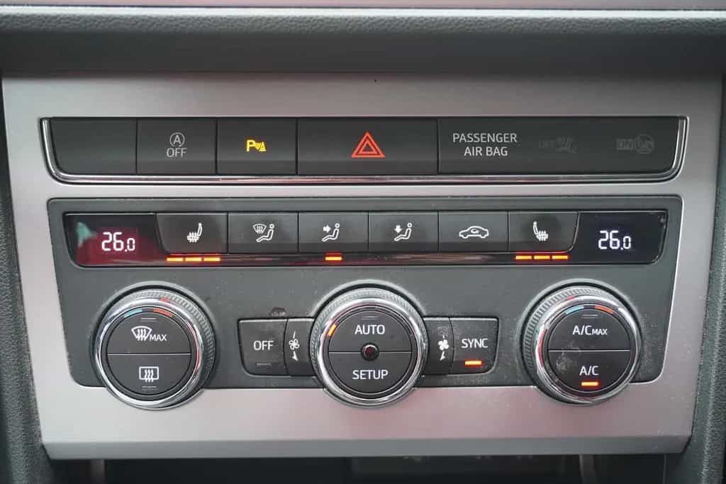 Seat Leon 1.4 TSI Xcellence LED Klima SHZ Navi Sound 06/2017-photo-25