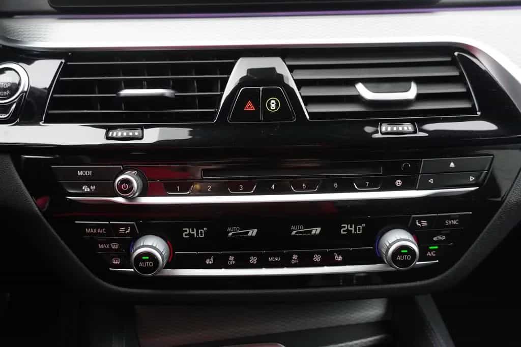 BMW 5 Series 530i M Sport Aut. Klimaaut. LED Navi Sitzheizung 05/2018-photo-14