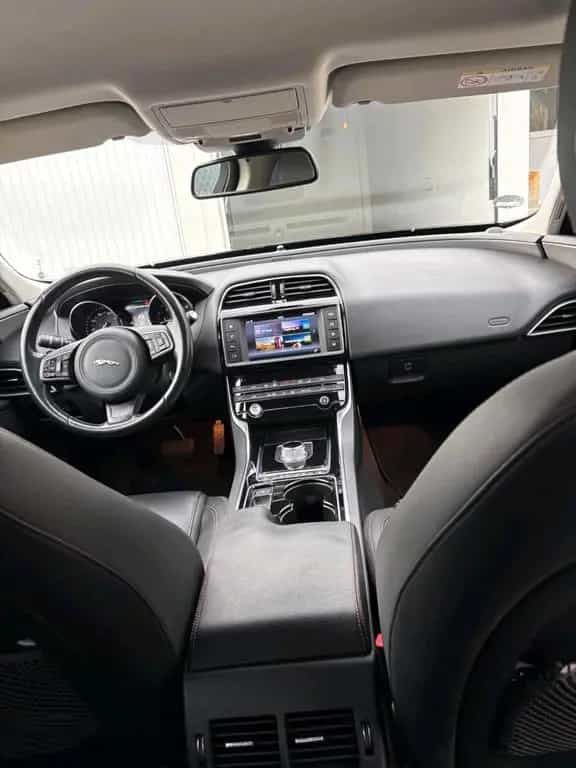 Jaguar XE 20d Automatik 04/2016-photo-1