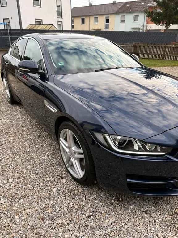 Jaguar XE 20d Automatik 04/2016-photo-2
