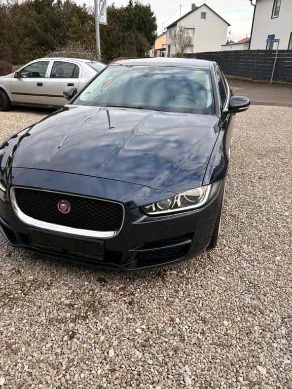 Jaguar XE 20d Automatik 04/2016-photo-3