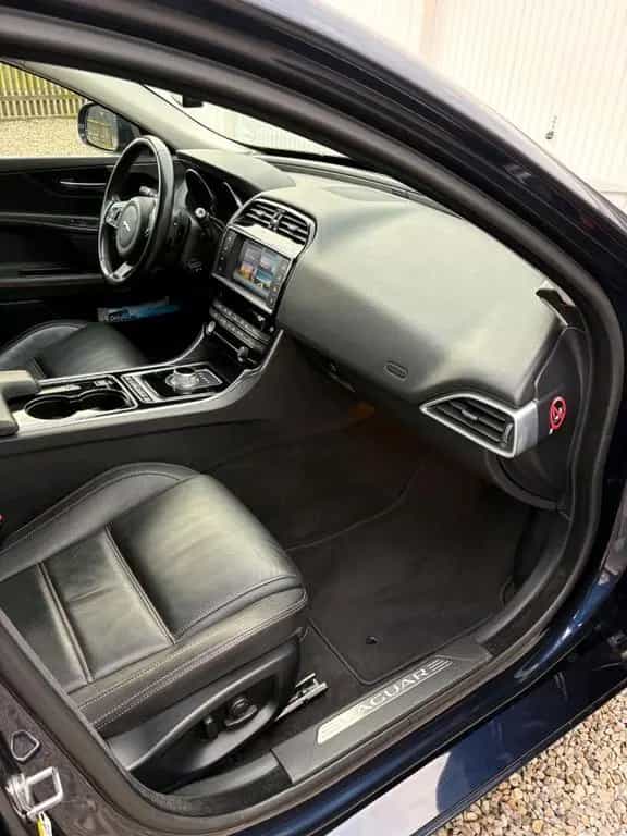 Jaguar XE 20d Automatik 04/2016-photo-7