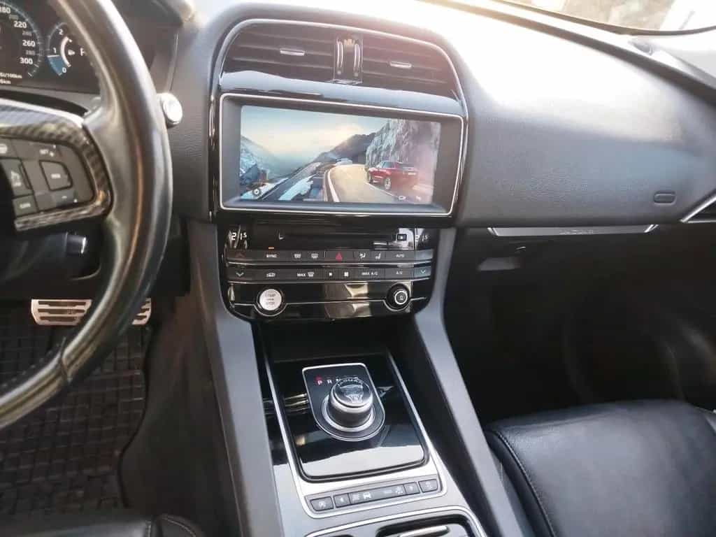 Jaguar F Pace Allrad 08/2017-photo-5