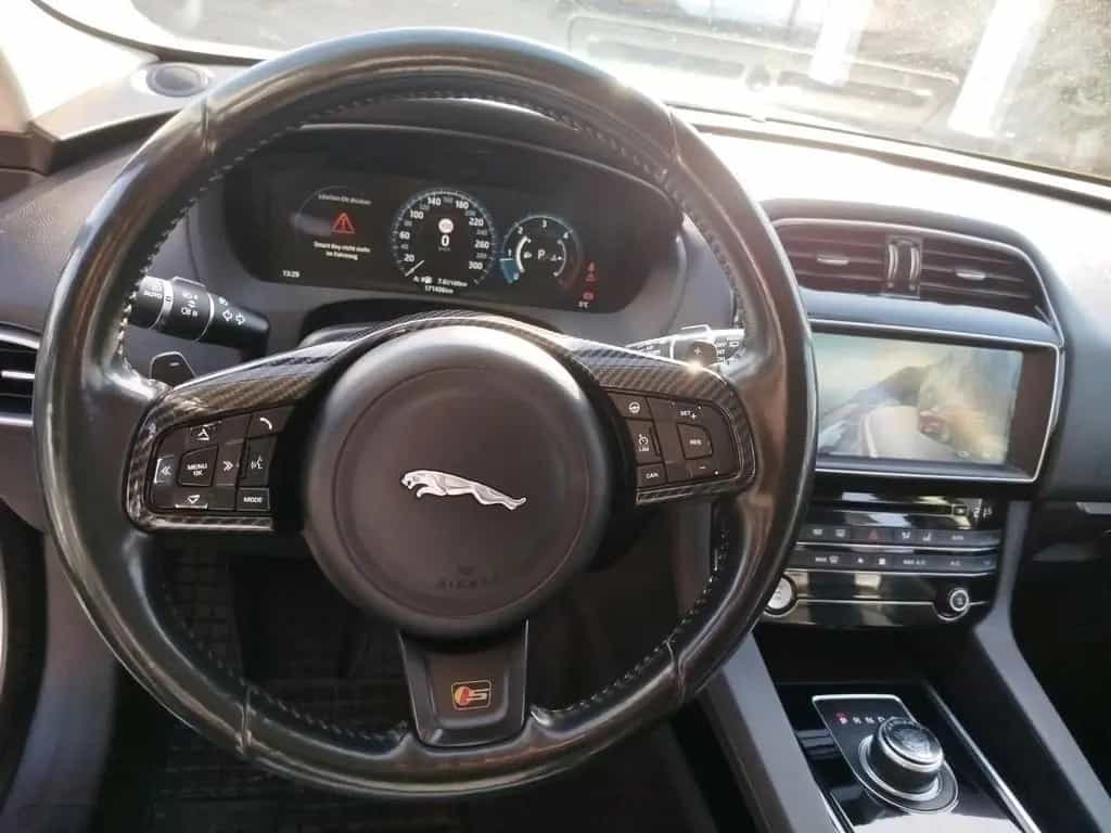 Jaguar F Pace Allrad 08/2017-photo-7