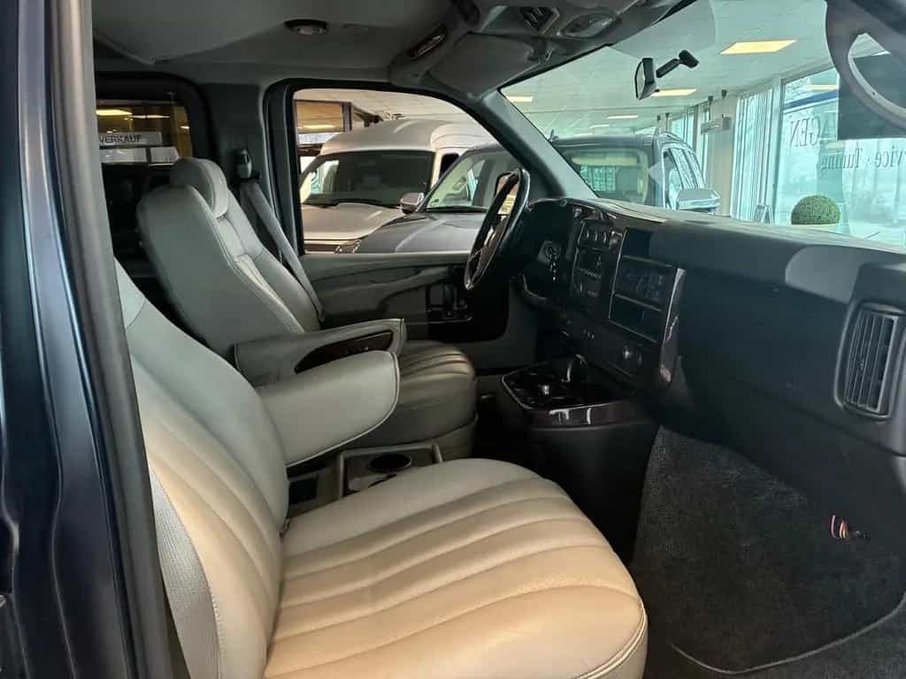 GMC Savana 5,3l V8 Explorer Limited 08/2012-photo-6