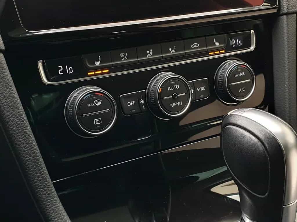 Volkswagen Golf VII Highline BMT*LED*Pano*ACC*Virtual*Blind 04/2017-photo-17
