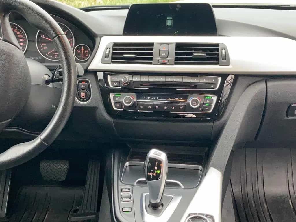 BMW 3 Series 01/2018-photo-17