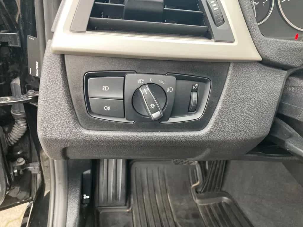 BMW 3 Series 01/2018-photo-25
