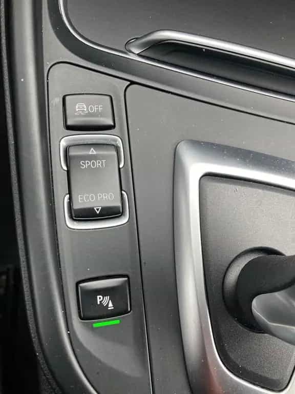 BMW 3 Series 01/2018-photo-26