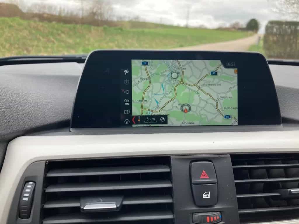 BMW 3 Series 01/2018-photo-27