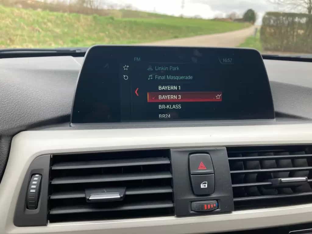 BMW 3 Series 01/2018-photo-32