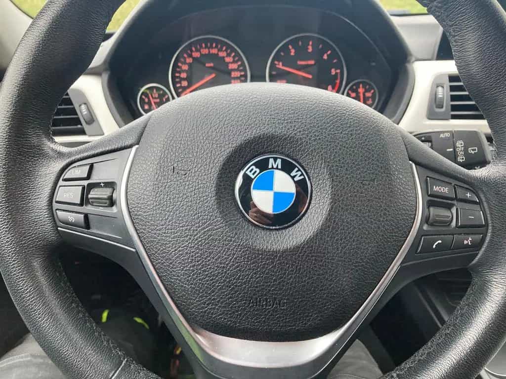 BMW 3 Series 01/2018-photo-33