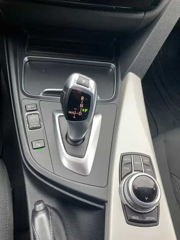 BMW 3 Series 01/2018-photo-35