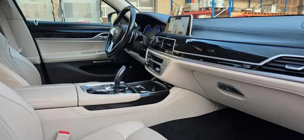 BMW 7 Series 730d xDrive - 06/2018-photo-11