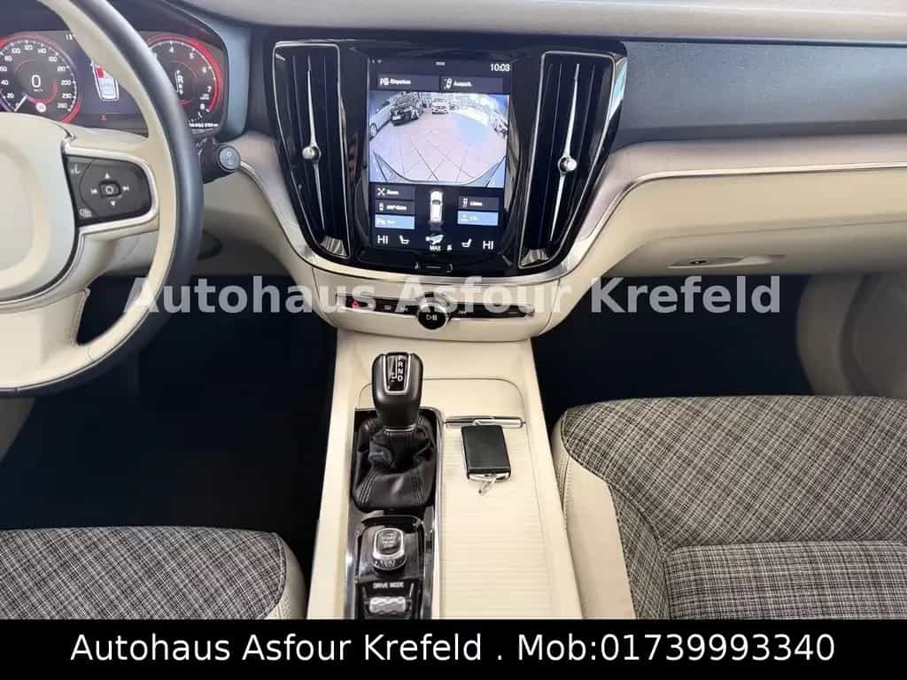 Volvo V60 T4 Geartronic Momentum Pro Navi*SHZ*RFK 06/2020-photo-10