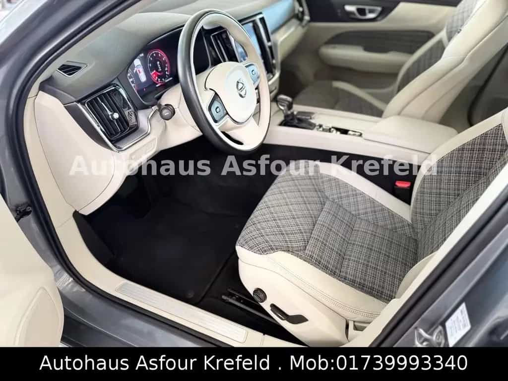 Volvo V60 T4 Geartronic Momentum Pro Navi*SHZ*RFK 06/2020-photo-11