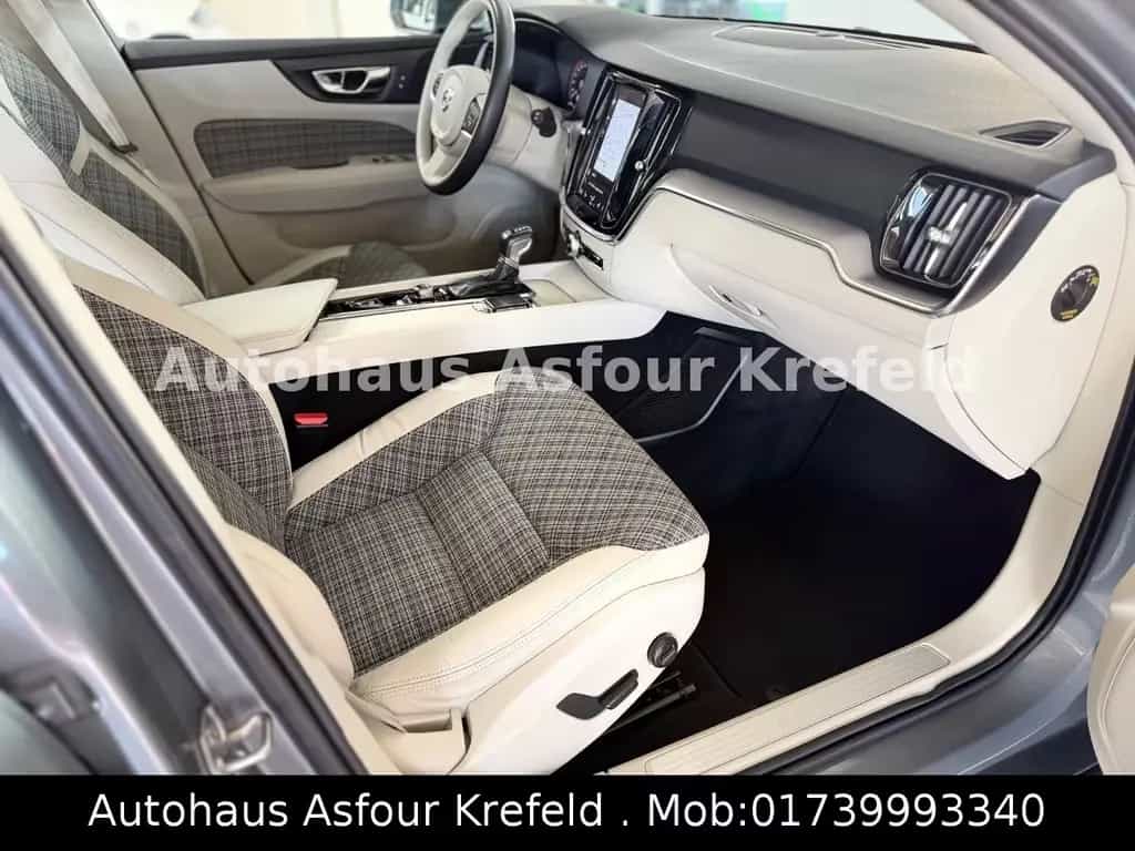 Volvo V60 T4 Geartronic Momentum Pro Navi*SHZ*RFK 06/2020-photo-12