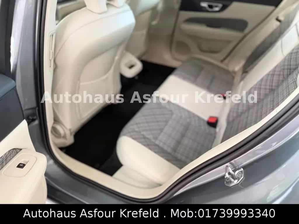 Volvo V60 T4 Geartronic Momentum Pro Navi*SHZ*RFK 06/2020-photo-13
