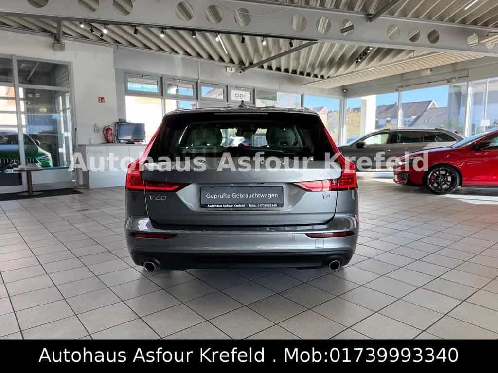 Volvo V60 T4 Geartronic Momentum Pro Navi*SHZ*RFK 06/2020-photo-16