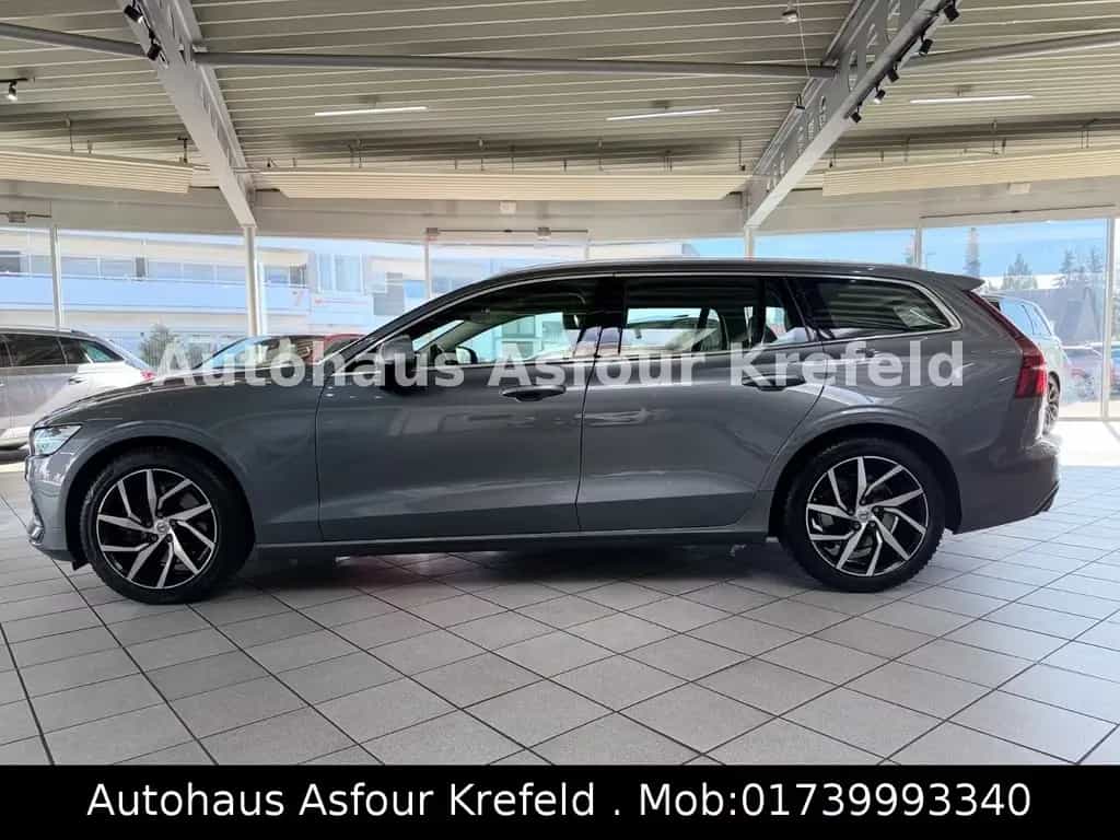 Volvo V60 T4 Geartronic Momentum Pro Navi*SHZ*RFK 06/2020-photo-3