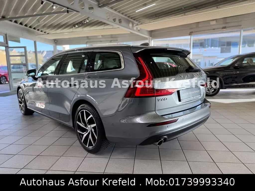 Volvo V60 T4 Geartronic Momentum Pro Navi*SHZ*RFK 06/2020-photo-4
