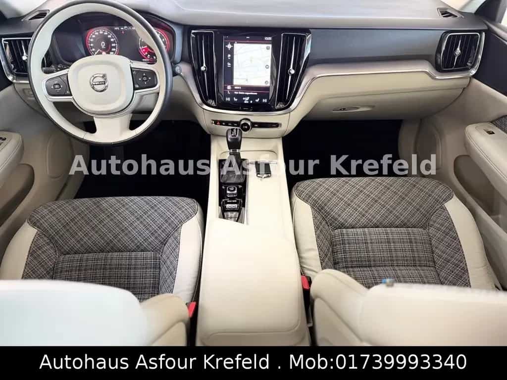 Volvo V60 T4 Geartronic Momentum Pro Navi*SHZ*RFK 06/2020-photo-8