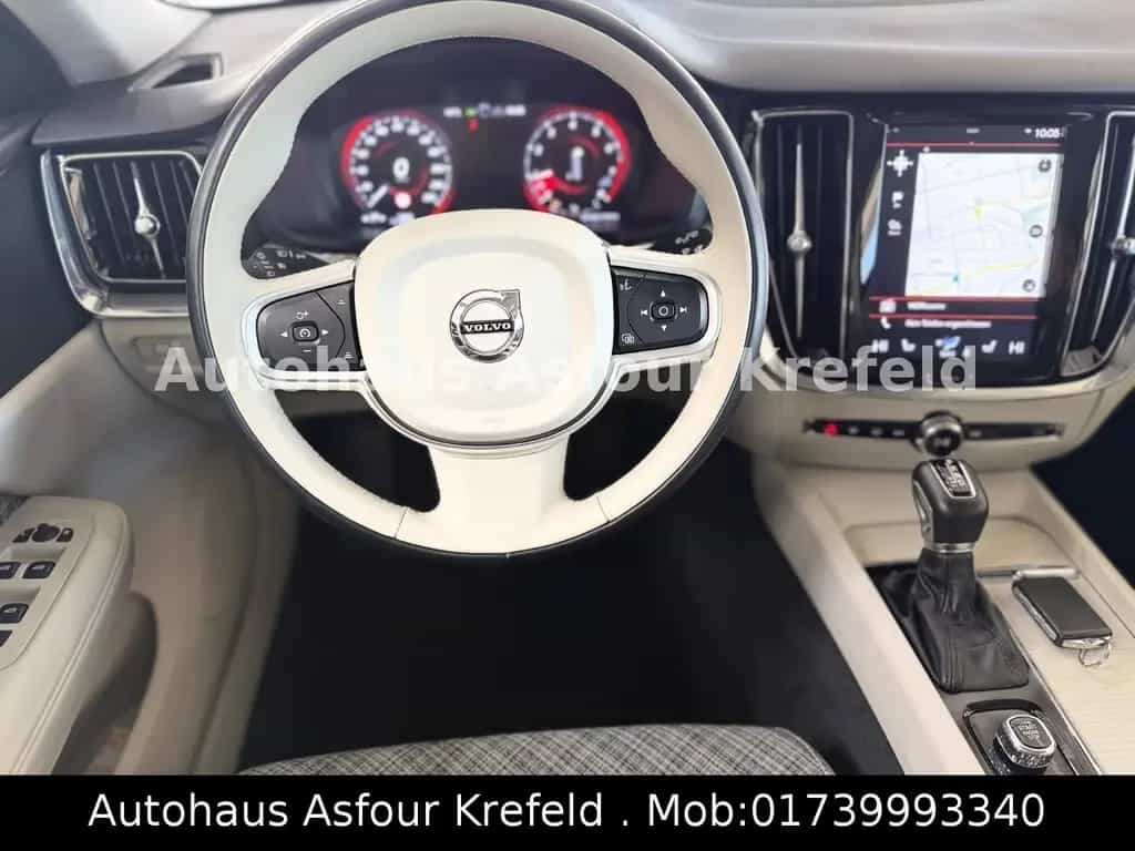 Volvo V60 T4 Geartronic Momentum Pro Navi*SHZ*RFK 06/2020-photo-9