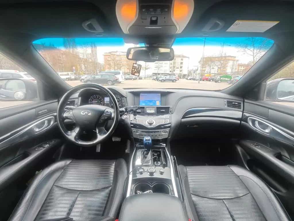 Infiniti Q70 Hybrid V6 35h Vollaussatung 01/2015-photo-3