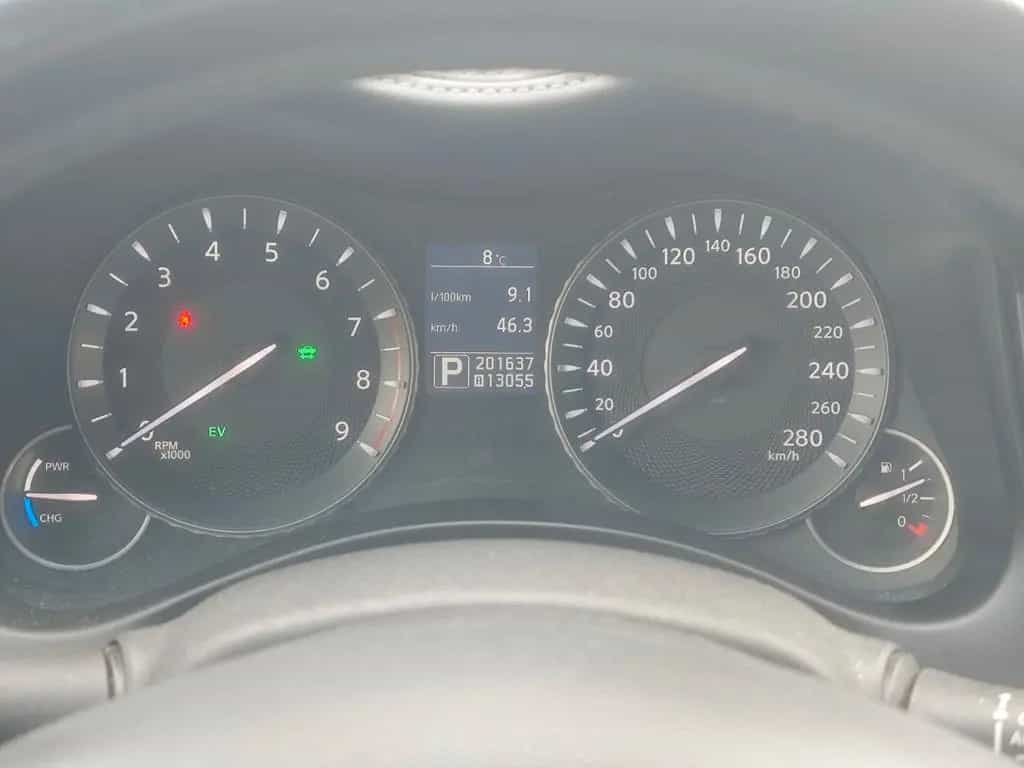 Infiniti Q70 Hybrid V6 35h Vollaussatung 01/2015-photo-5