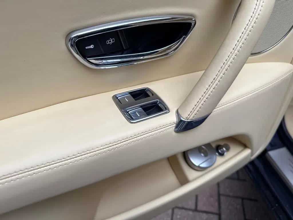 Bentley Continental Flying Spur 4.0 V8 Service Neu 07/2015-photo-33