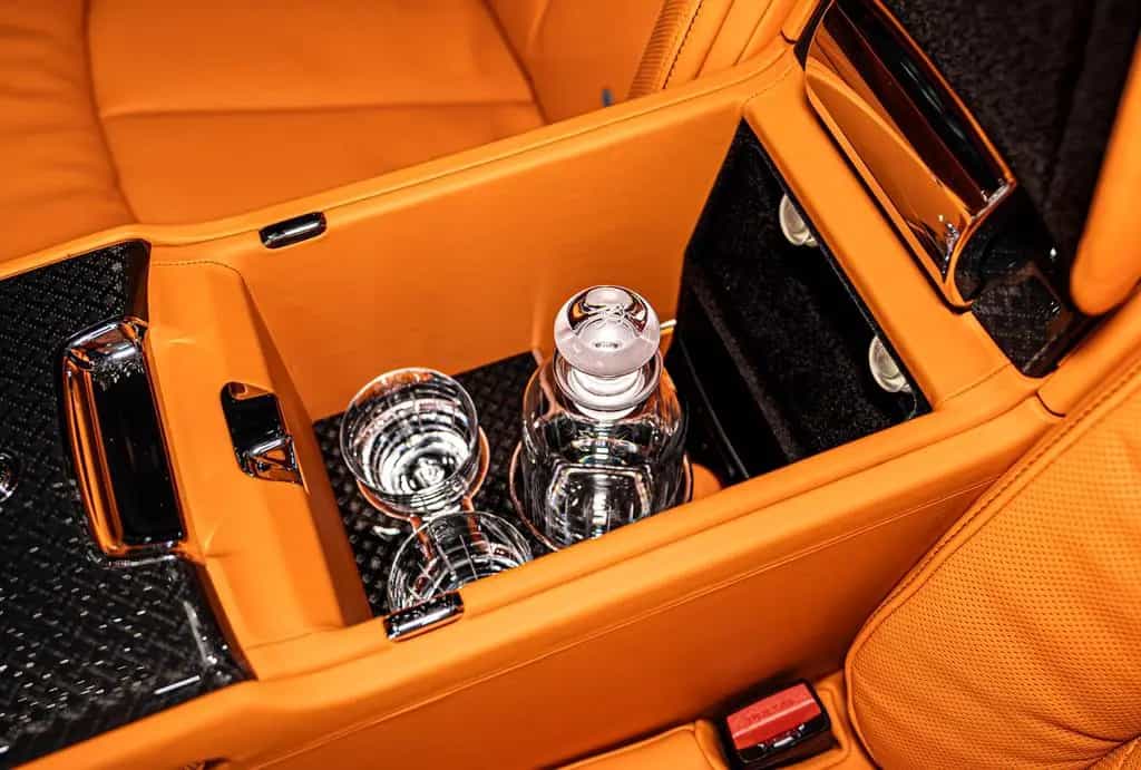 Rolls-Royce Cullinan Black Badge Production 26 4 Seats Feetr null-photo-10