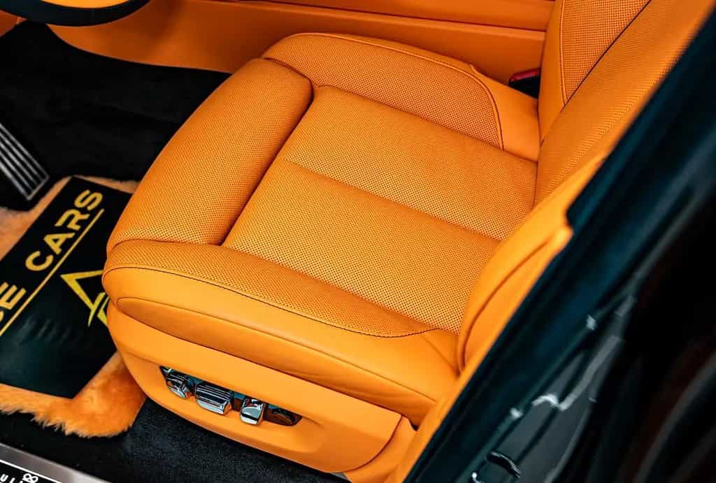 Rolls-Royce Cullinan Black Badge Production 26 4 Seats Feetr null-photo-13