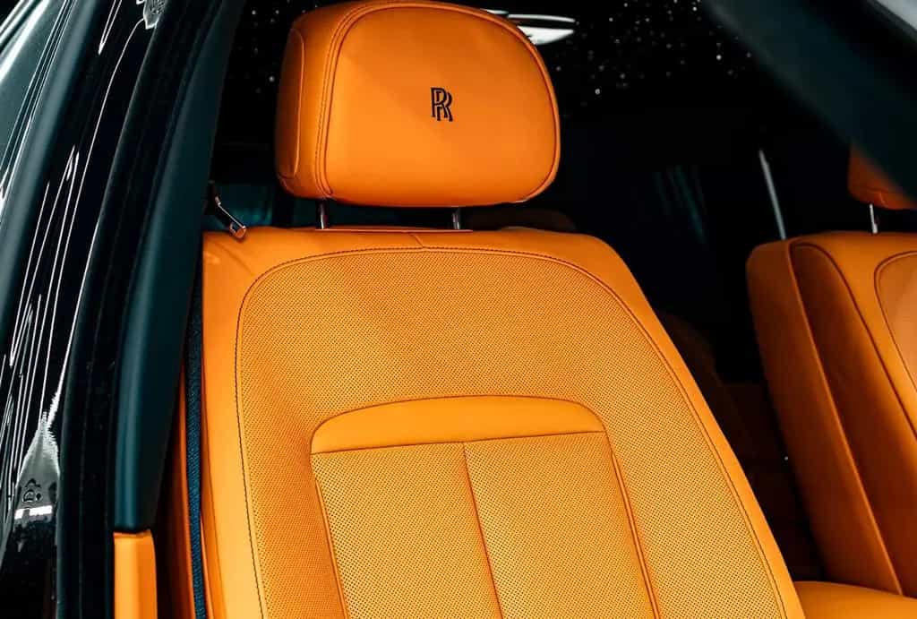 Rolls-Royce Cullinan Black Badge Production 26 4 Seats Feetr null-photo-14
