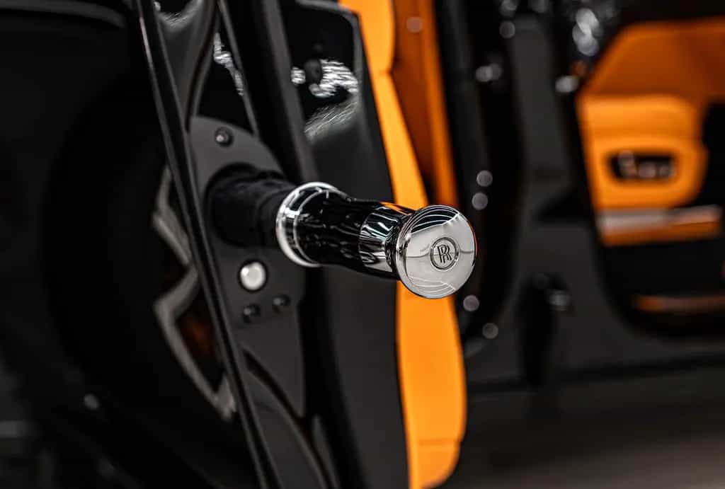 Rolls-Royce Cullinan Black Badge Production 26 4 Seats Feetr null-photo-17