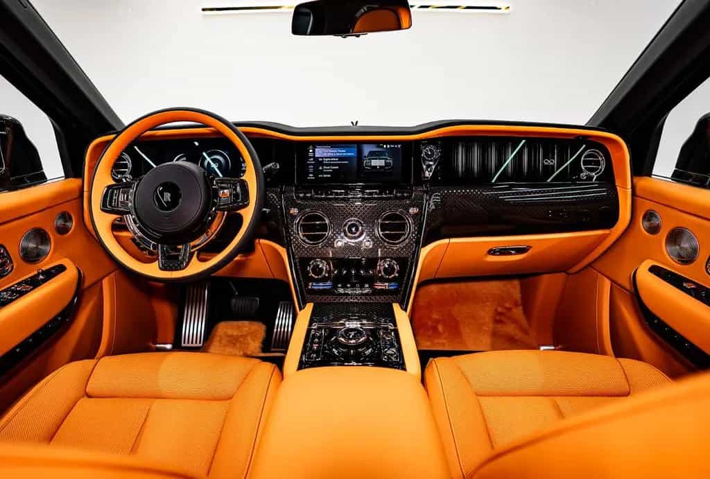 Rolls-Royce Cullinan Black Badge Production 26 4 Seats Feetr null-photo-5