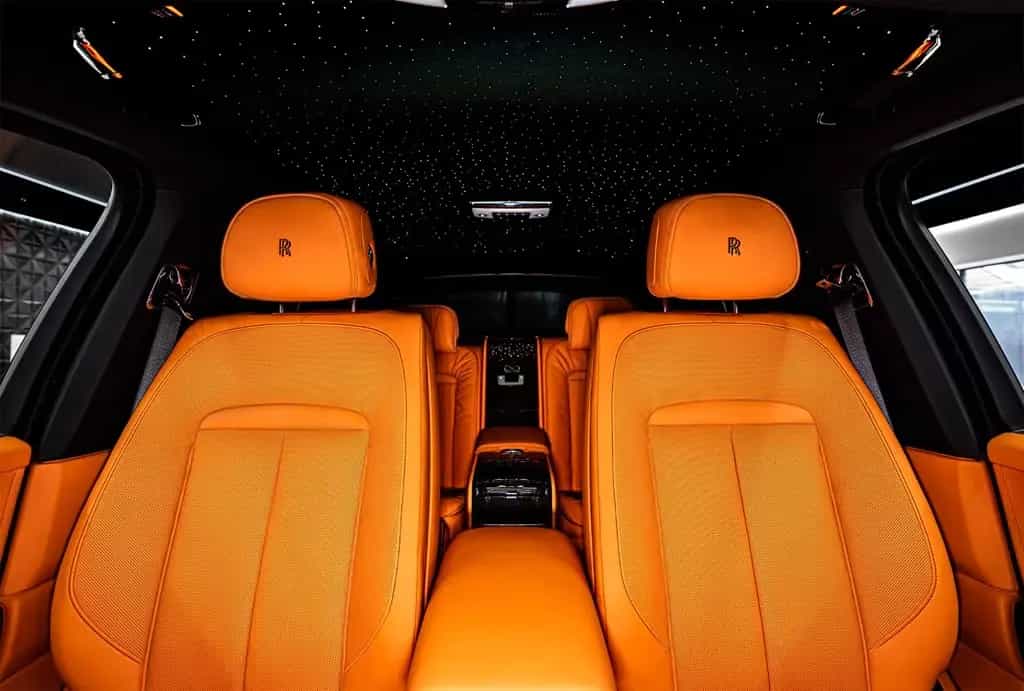 Rolls-Royce Cullinan Black Badge Production 26 4 Seats Feetr null-photo-6