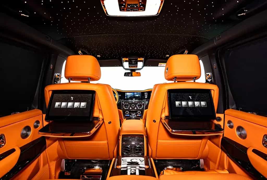 Rolls-Royce Cullinan Black Badge Production 26 4 Seats Feetr null-photo-7