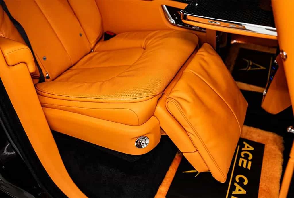 Rolls-Royce Cullinan Black Badge Production 26 4 Seats Feetr null-photo-8