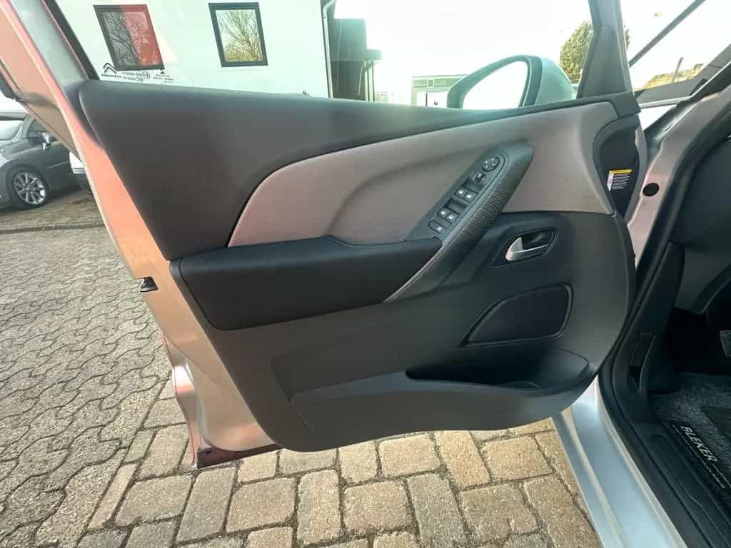 Citroën C4 Picasso/Spacetourer 130 PS HU neu Navi SH 09/2016-photo-10