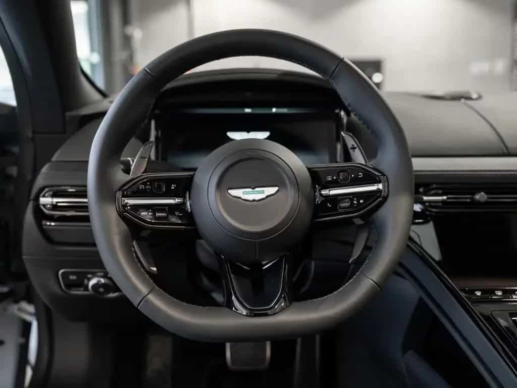 Aston Martin DB12 Volante Aston Martin Hamburg 04/2026-photo-10