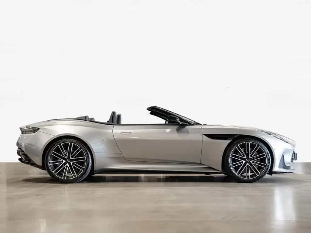 Aston Martin DB12 Volante Aston Martin Hamburg 04/2026-photo-13